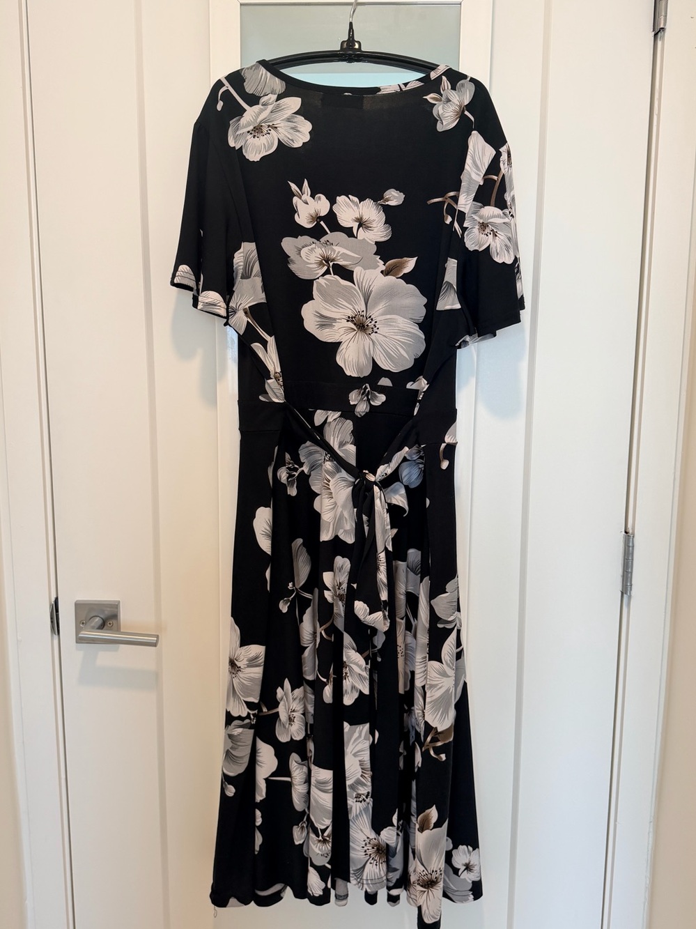 Black Floral Tie-Waist Midi Dress with White Blooms